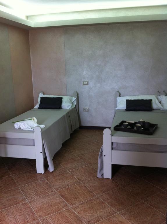 Bb Masotte Bed & Breakfast ซอมมาคัมปาญา ภายนอก รูปภาพ